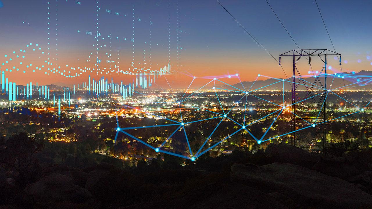 数据元素覆盖在日落时分城市地区输电线路的图片上